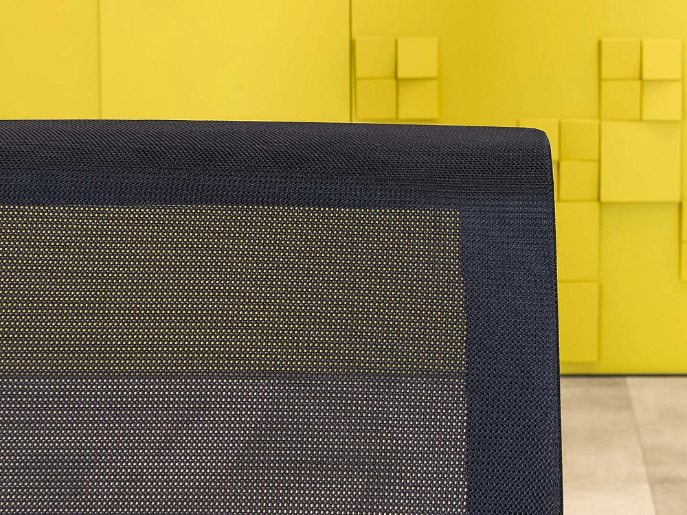 Конференц кресло для переговорной на полозьях Skin Profoffice Кожа Чёрный Россия-Италия_КДКЧ-290324