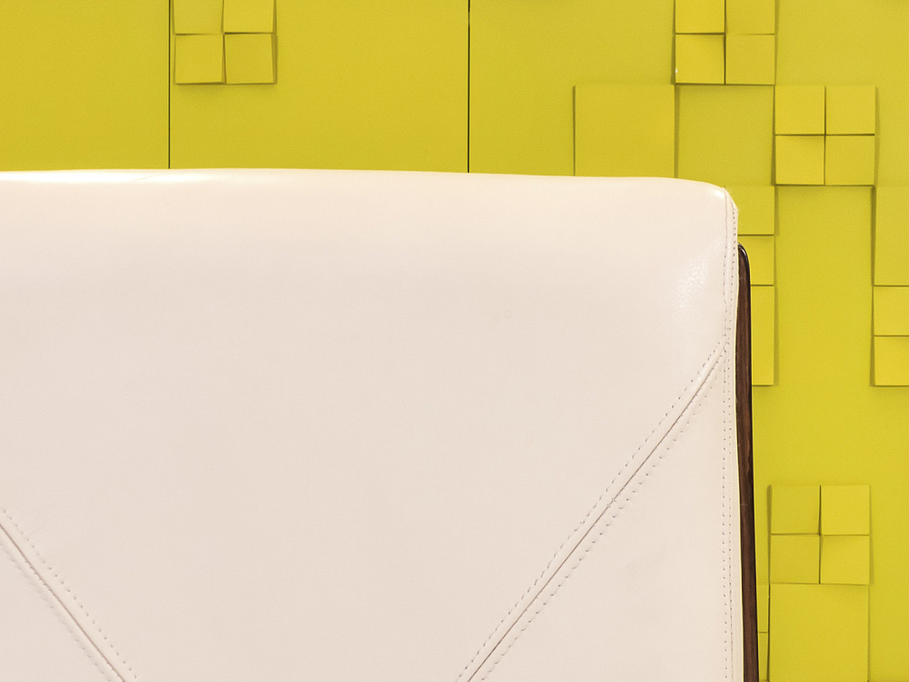 Офисное кресло руководителя на колесах Кожа Бежевый Импорт_КРКБ-120824