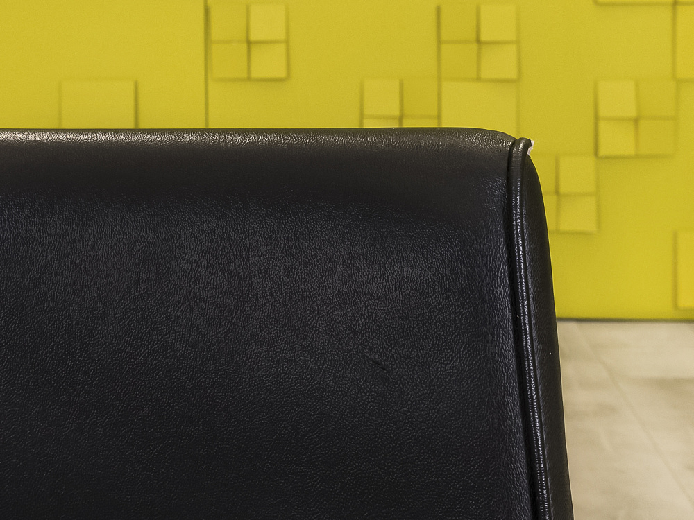 Конференц кресло для переговорной  Кожзам Чёрный Россия  КДКЧ-27065