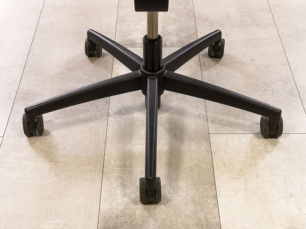 Офисное кресло для персонала на колесах Mento Kinnarps Ткань Чёрный Швеция_КПТЧ-230924