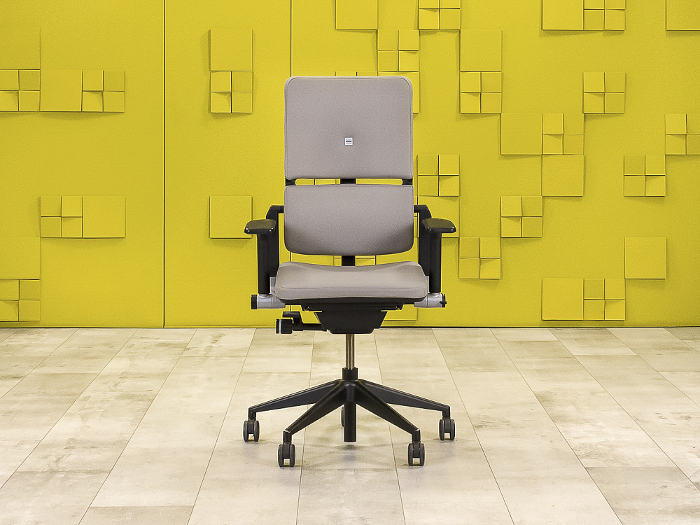 Офисное кресло руководителя на колесах Please 2 Ergonomik Steelcase Кожа Серый Германия_КРКС-221024