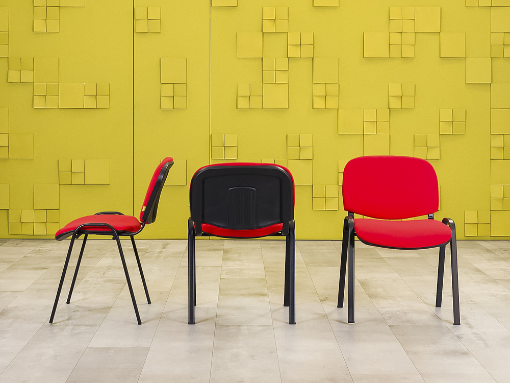 Офисный стул на ножках Изо Ткань Красный Россия