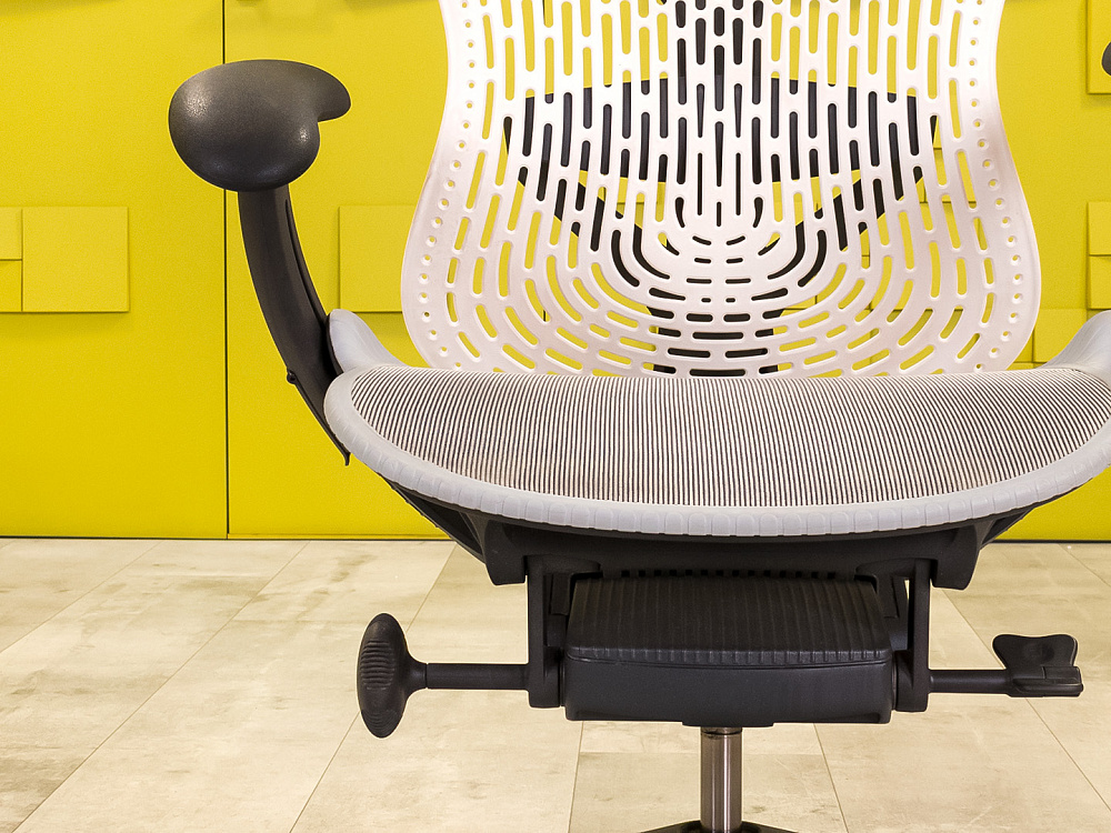 Офисное кресло руководителя на колесах Mirra 2 Herman Miller Сетка Серый США_КРТС-150924