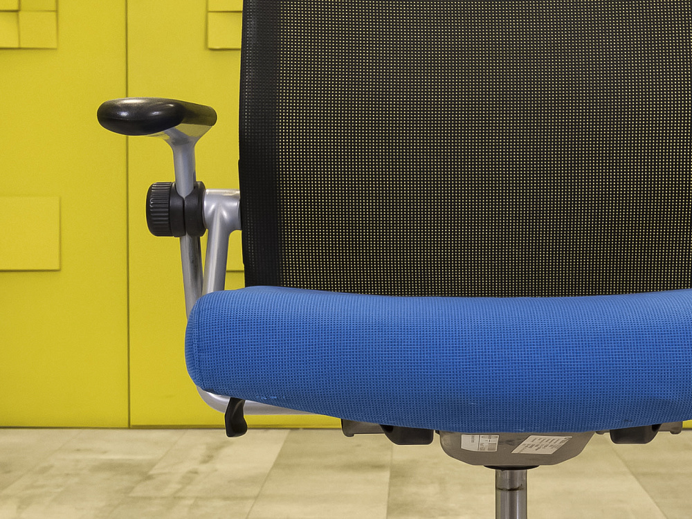 Офисное кресло для персонала на колесах Koenig Neurath Ткань Германия КПТН-06026