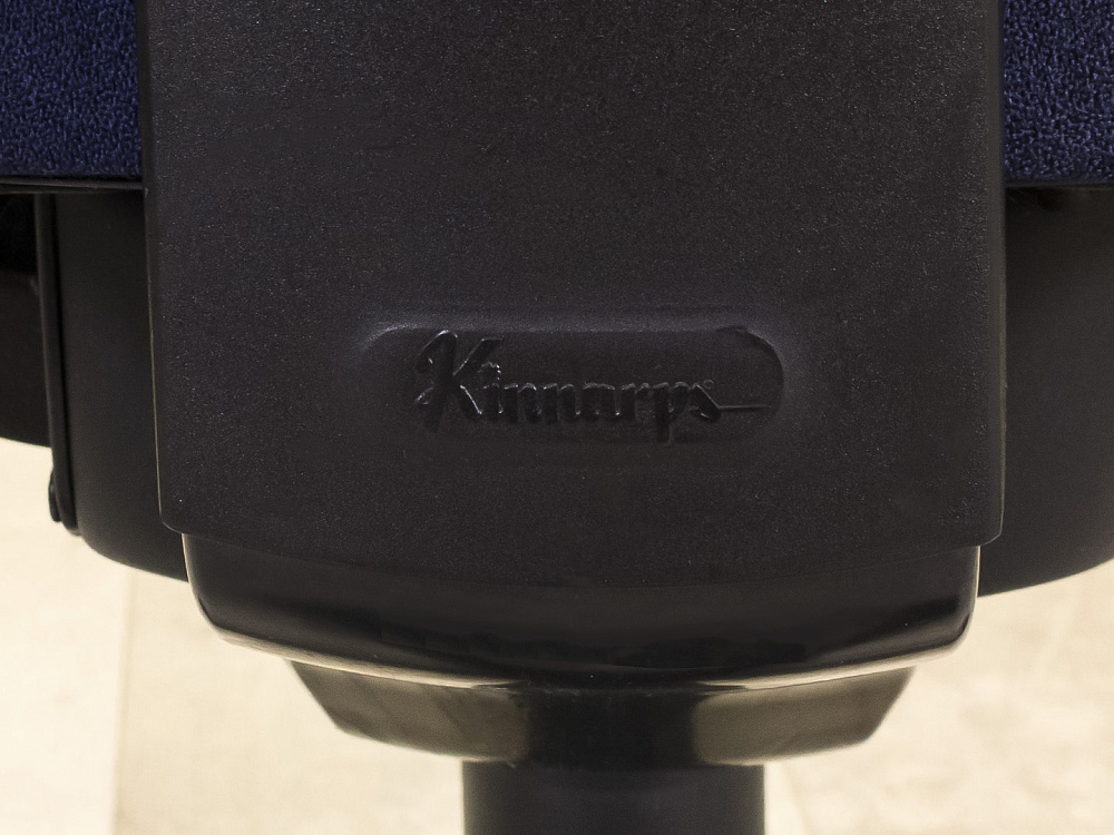 Офисное кресло для персонала на колесах  Kinnarps Ткань Синий Швеция  КПТН-03025