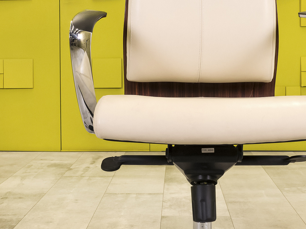 Офисное кресло руководителя на колесах Кожа Бежевый Импорт_КРКБ-120824