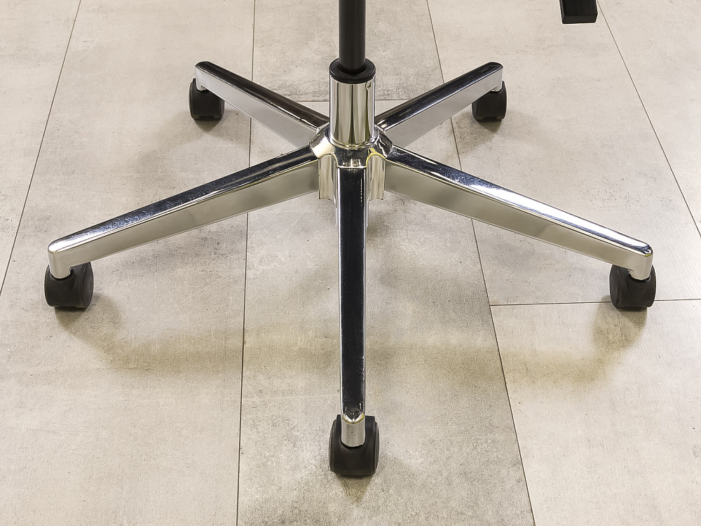 Офисное кресло руководителя на колесах       КРТЧ-26036