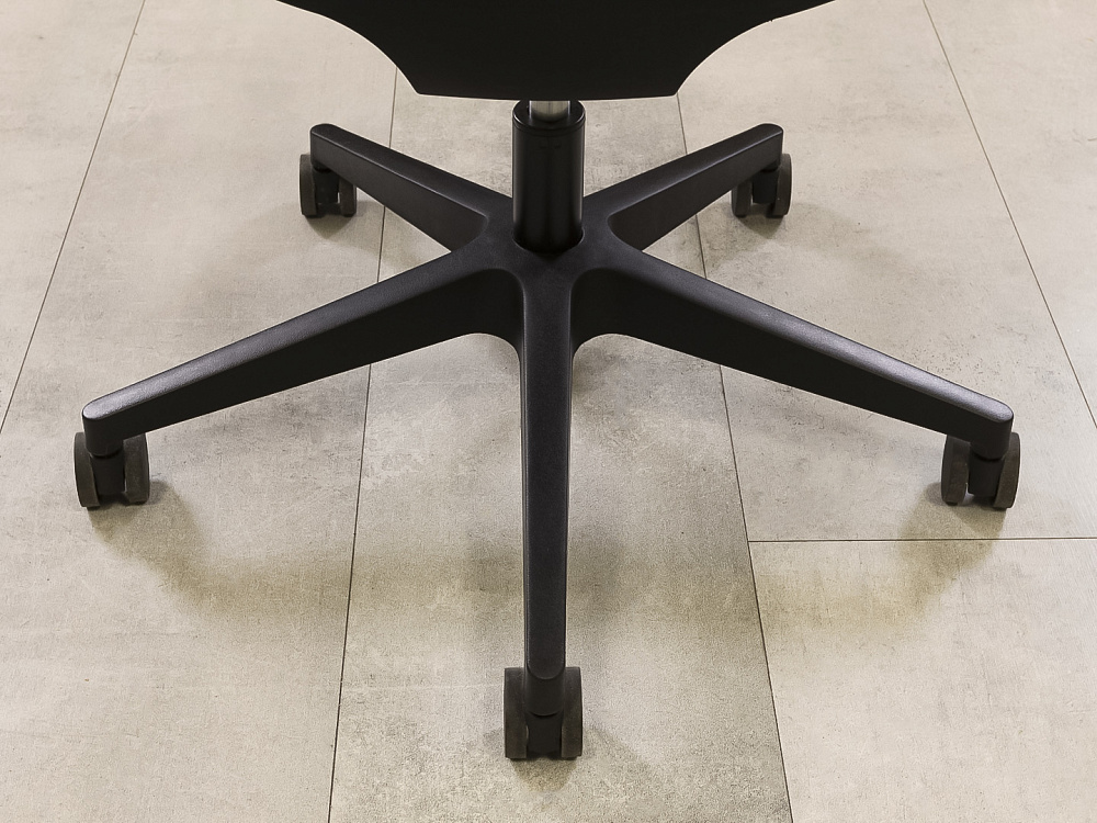 Офисное кресло руководителя на колесах ONLEAP Ткань Чёрный Импорт  КРТЧ-26016