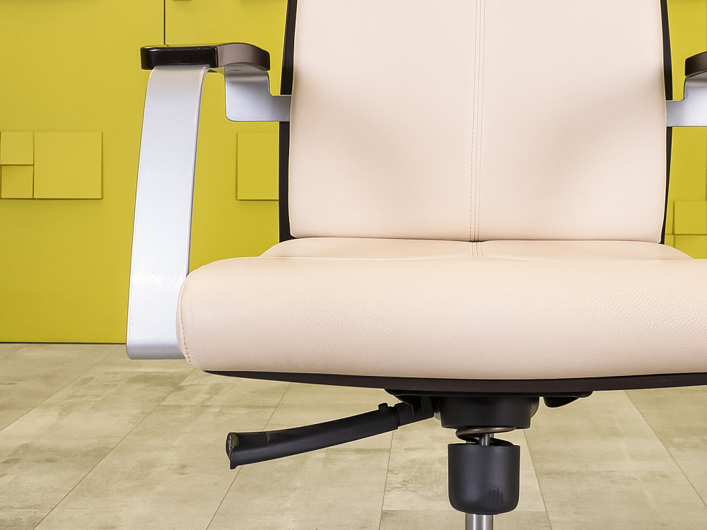 Офисное кресло руководителя на колесах MADERA B Sitland Кожа Бежевый; Венге Италия_КРКБ-170424