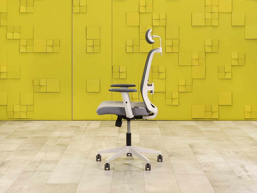 Офисное кресло руководителя на колесах ONLEAP Ткань Серый Импорт  КРТС-26016