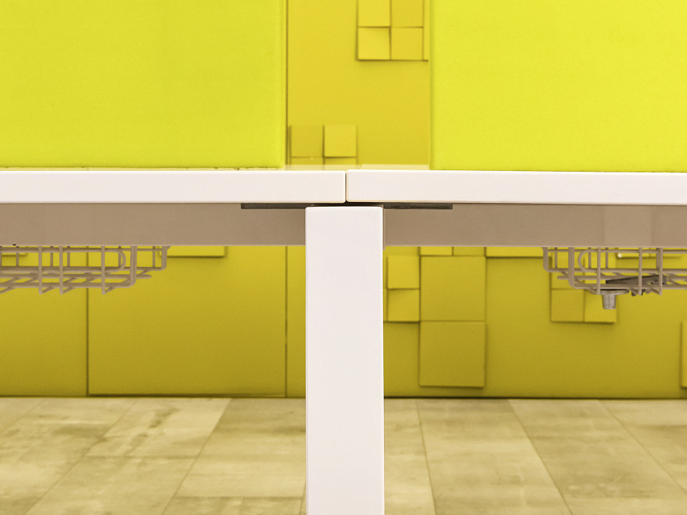 Комплект офисной мебели стол с тумбой  Vitra ЛДСП Белый Швейцария  ГКБ3-04026