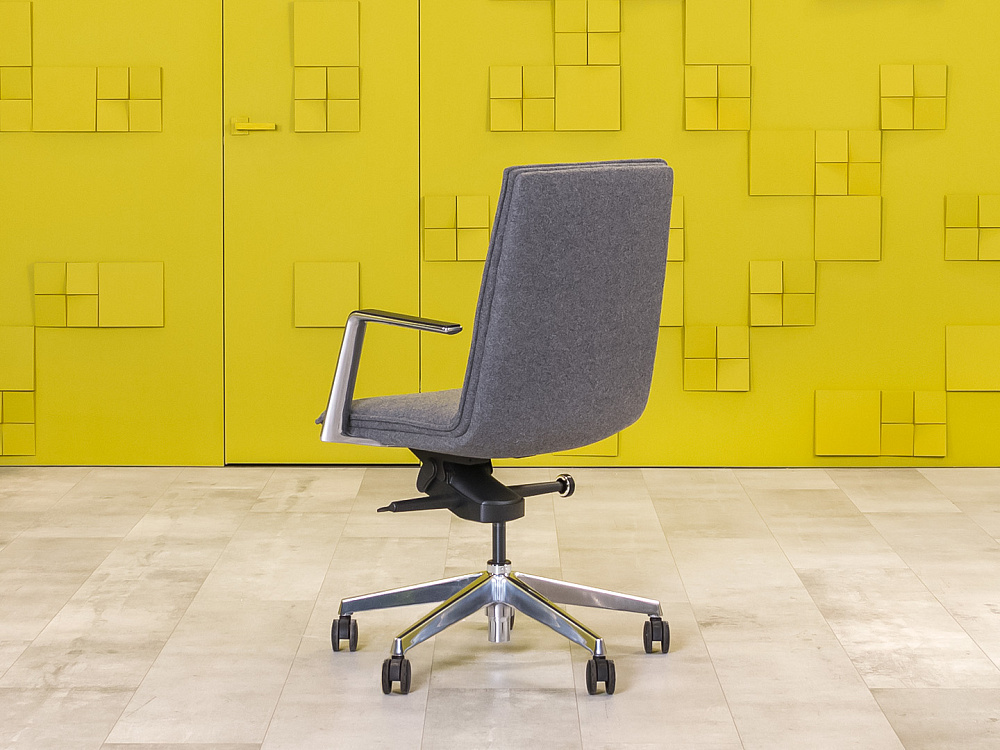 Офисное кресло руководителя на колесах Voltaire Ткань Серый Импорт_КРТС-300124