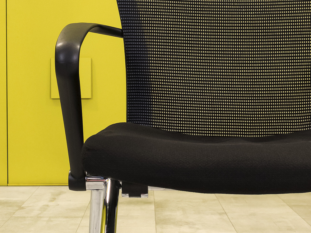 Конференц кресло для переговорной Comforto BENE Ткань Чёрный Австрия  КНТЧ-03025