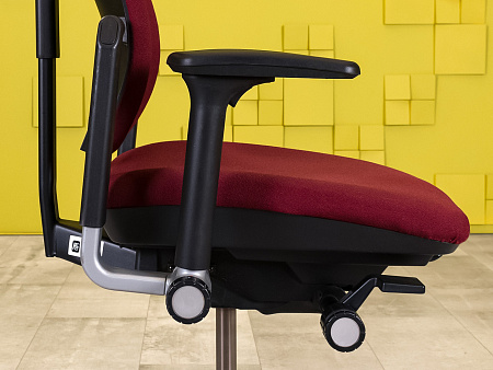 Офисное кресло руководителя на колесах Please 2 Ergonomik Steelcase Ткань Красный Франция_КРТК-011223