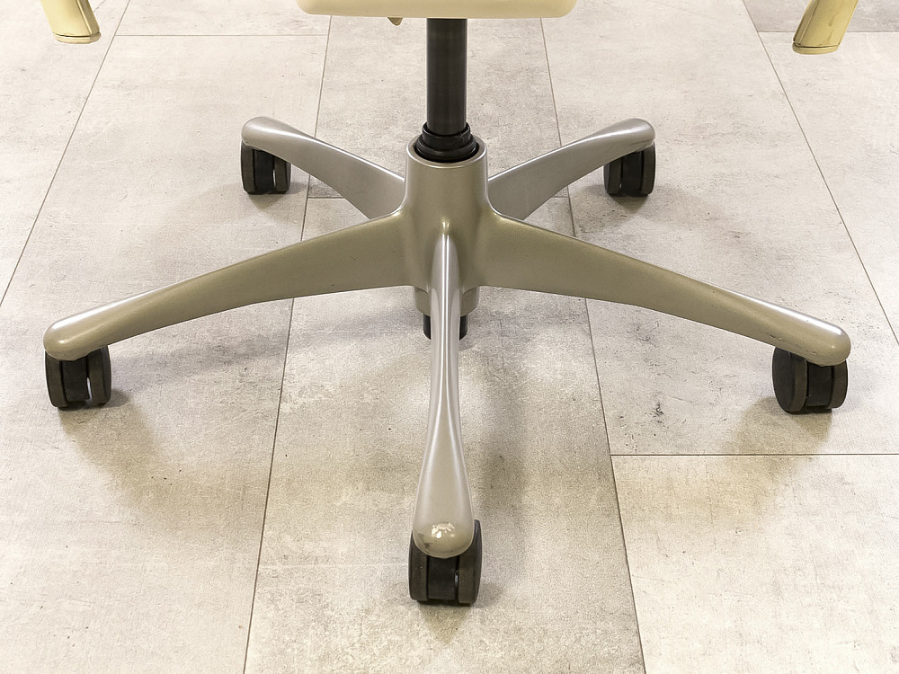Офисное кресло руководителя на колесах Embody Herman Miller Ткань Серый США_КРТС-15032